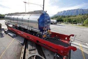 Chargement horizontal - Autoroute Ferroviaire Alpine - Citerne