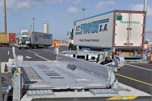 Chargement horizontal - Calais - VIIA Britanica 3