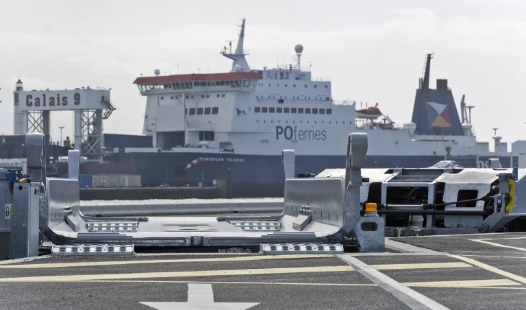 Chargement horizontal - Calais - VIIA Britanica - Ferry