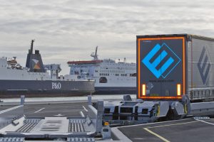 Chargement horizontal - Calais - VIIA Britanica - semi-remorque EWALS 2