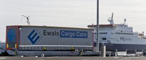 Chargement horizontal - Calais - VIIA Britanica - semi-remorque EWALS