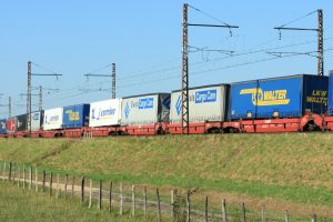 Train autoroute ferroviaire 2