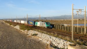 Train autoroute ferroviaire