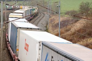 Train autoroute ferroviaire mixte 2