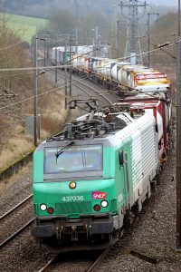 Train autoroute ferroviaire mixte