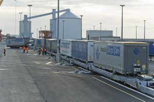 Train chargé - Calais - autoroute ferroviaire VIIA Britanica