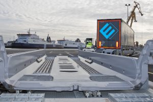 Wagon coque ouverte - Calais - Roro Rail - Ferry